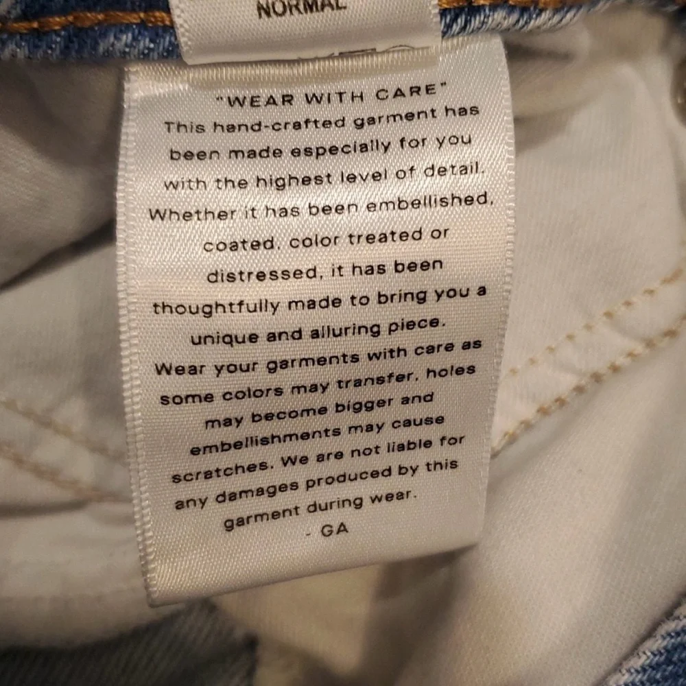 ๐ Good American 90s Distressed Light Blue Jeans ๐ - Picture 10 of 11